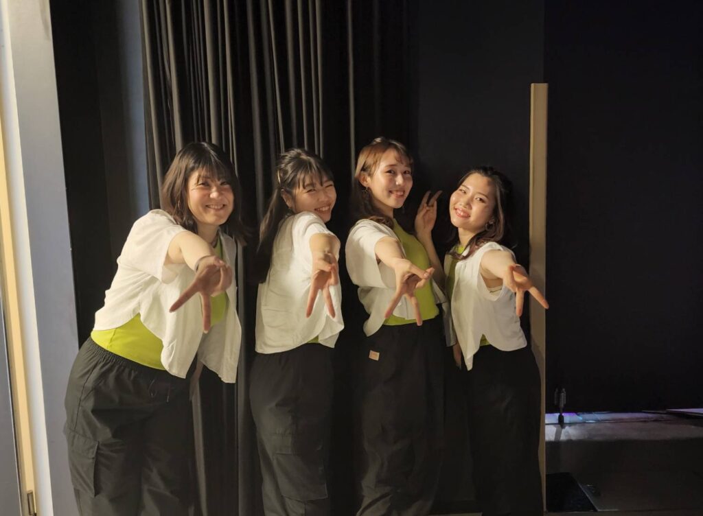 新潟市のK-POPダンススクール初心者少人数で基礎から学ぶ様子